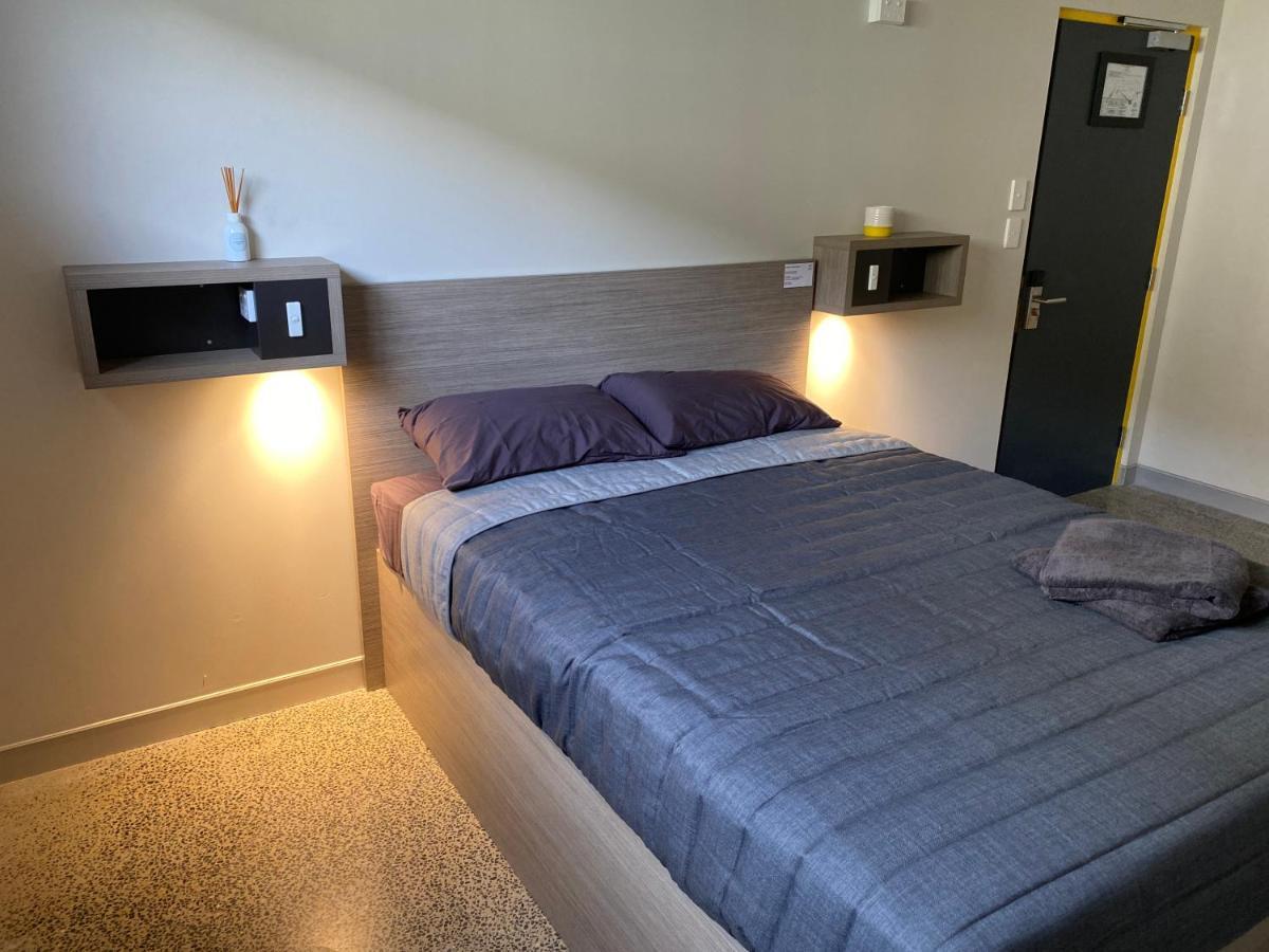 Alberts Est 2017 Innisfail Extérieur photo