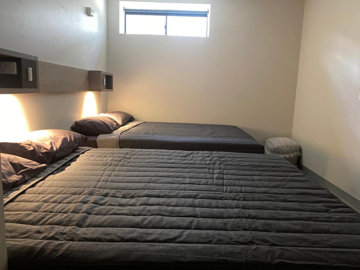 Alberts Est 2017 Innisfail Extérieur photo